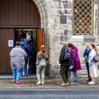 ✨ Edelsteintage Köln 2025 ✨
Am 15. + 16. November funkelt Köln wieder! 💎
Schnappt euch bis 31.10. eure Early-Bird-Tickets zum Sparpreis 🎟️ – online & nur für kurze Zeit!
👇
https://eventfrog.de/de/p/maerkte/sonstige-maerkte/edelsteintage-koeln-herbst2025-7330129562989242944.html
👧👦 Kinder bis 14 Jahre haben in Begleitung eines Erwachsenen freien Eintritt.
🕚 Öffnungszeiten:
📅 Sa 11–18 Uhr
📅 So 13–18 Uhr (wegen des stillen Feiertags erst ab 13 Uhr)
Über 50 Aussteller zeigen ihre Schätze der Erde – von Edelsteinen über Mineralien bis hin zu einzigartigem Schmuck. ✨
Kommt vorbei, entdeckt, staunt & lasst euch verzaubern! 💫
#EdelsteintageKöln #Edelsteine #Mineralien #Schmuck #Fossilien #CrystalVibes #KölnEvents #GürzenichKöln #EarlyBird #SchätzeDerErde #GlitzerLiebe #KölnErleben #GemLovers #MineralShow #FamilyEvent #Köln2025